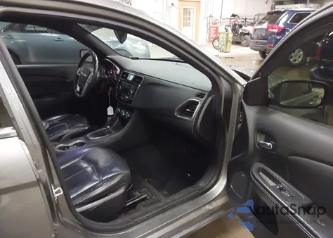 2013 Chrysler 200 Limited z USA, uszkodzony, nr VIN 1C3CCBCG3DN593455